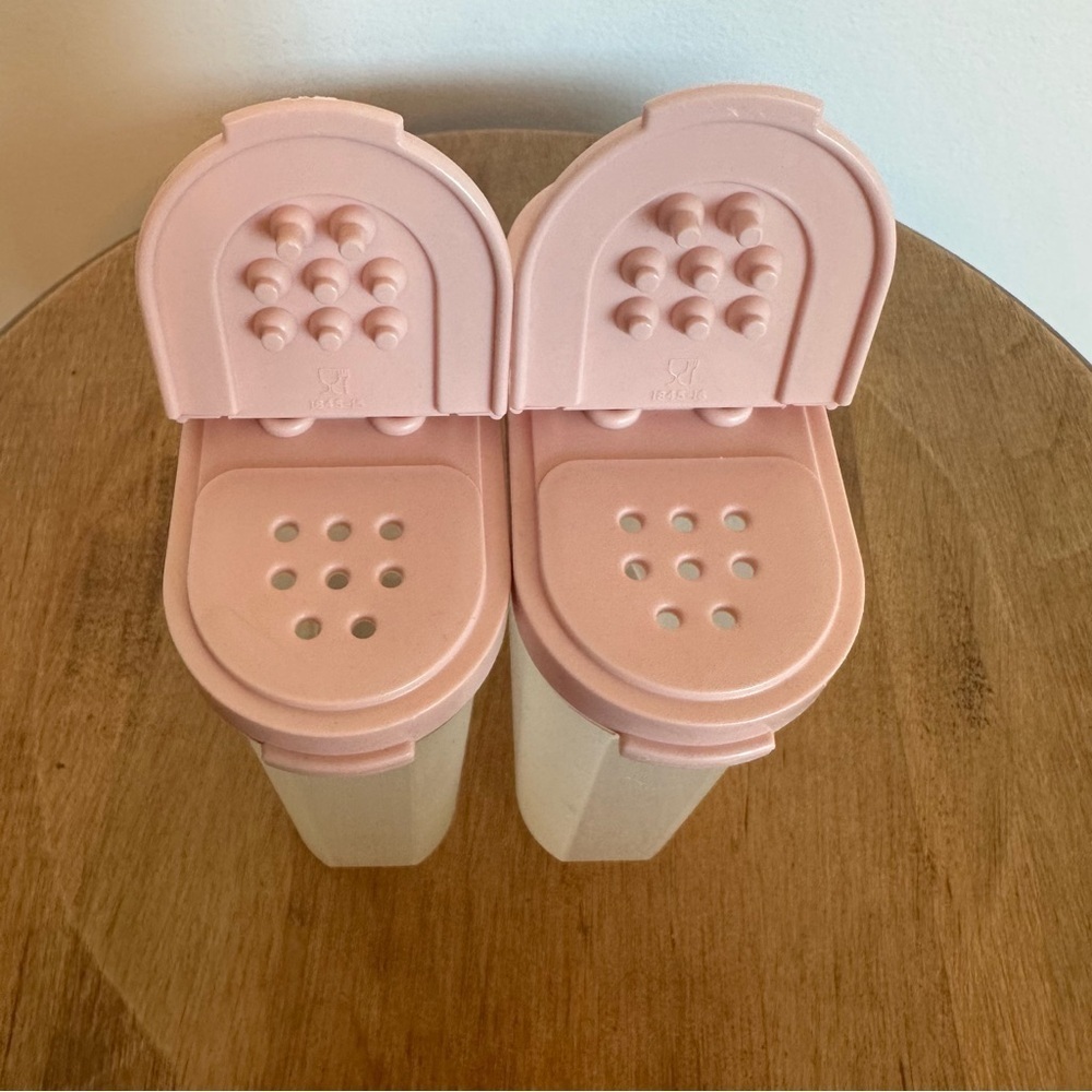 Pair of Vintage Tupperware Spice Shaker Salt Pepper Containers Pink With Lids x2 - Picture 9 of 13